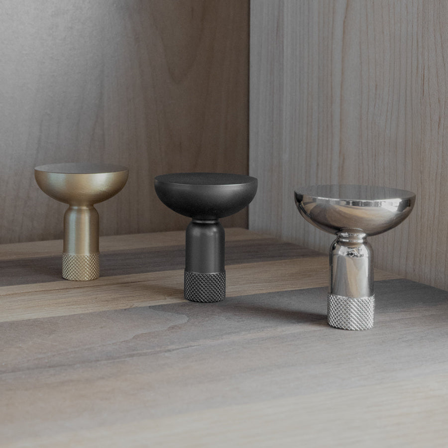 Knurled knobs in modern finishes and with industrial textured touch