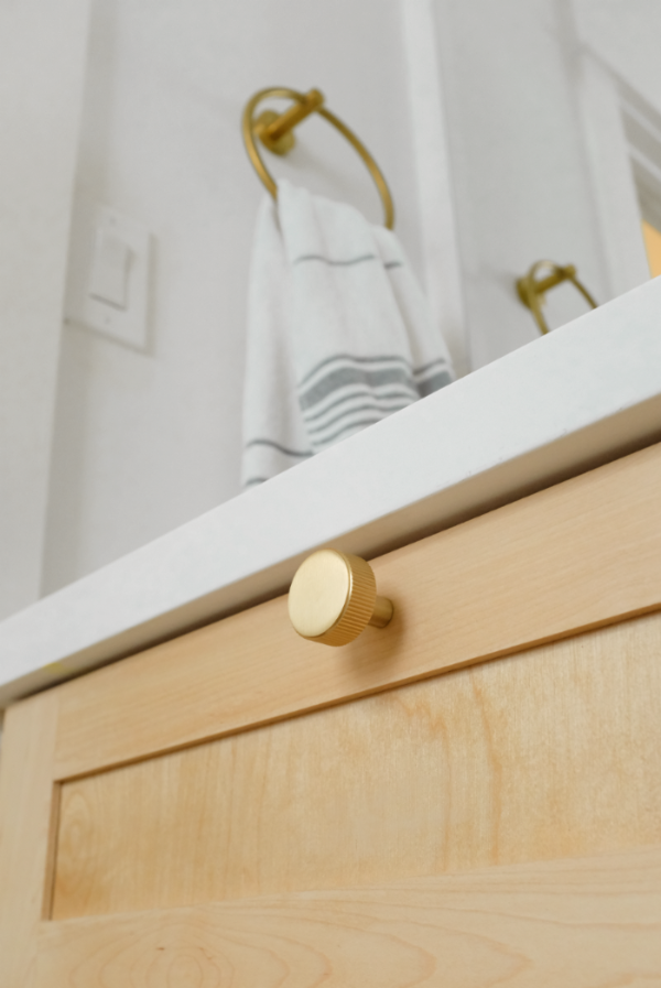 Ribbed cabinet knob in satin brass for modern spaces and kitchen cabinets